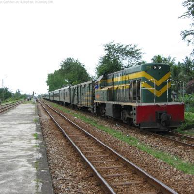Đường sắt bết bát vì hàng không giá rẻ?
